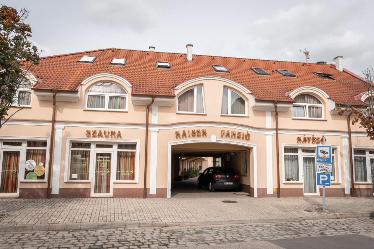 Kaiser Panzió Baja Exterior foto